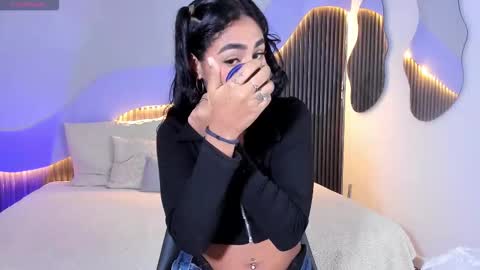 Snapshot of lana_starlet chatting on 12.17.25 katiuska online show from 12.17.25