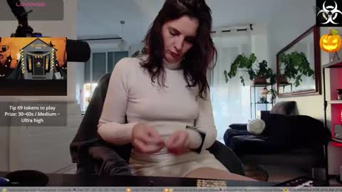 Snapshot of lana_the_virus chatting on 10.27.25 Lana The Virus online show from 10.27.25