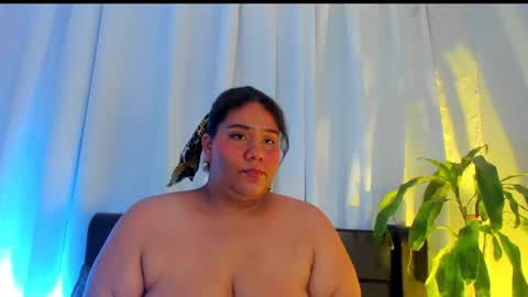 Snapshot of lanaa_paul1 chatting on 01.28.25 emma online show from 01.28.25