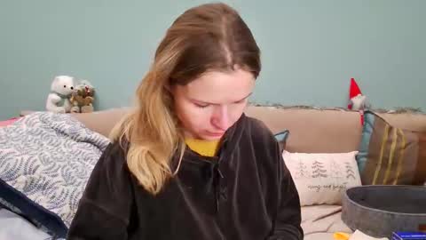 Snapshot of lanaangeldream chatting on 12.23.25 Lana online show from 12.23.25