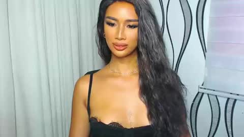 Snapshot of lanadel_hilton chatting on 01.04.25 Lana online show from 01.04.25