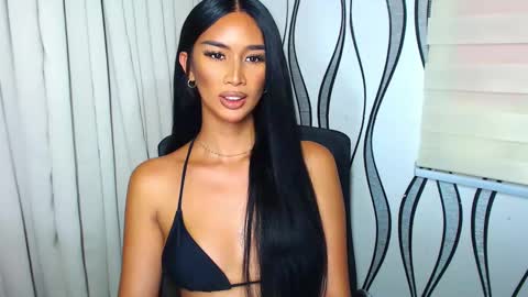 Snapshot of lanadel_hilton chatting on 01.17.25 Lana online show from 01.17.25