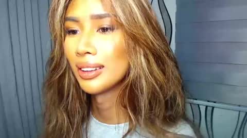 Snapshot of lanadel_hilton chatting on 02.02.25 Lana online show from 02.02.25