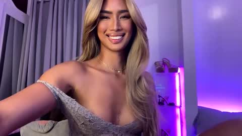 Snapshot of lanadel_hilton chatting on 03.06.25 Lana online show from 03.06.25