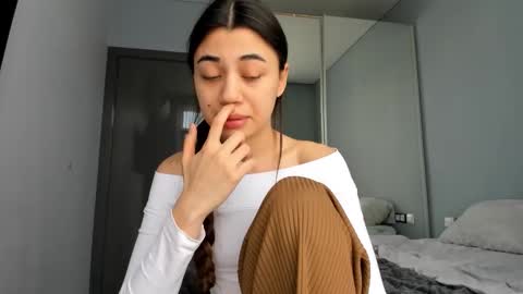 Snapshot of lanalandd chatting on 11.21.25 Lana online show from 11.21.25