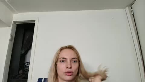 Snapshot of lanasharapovaxxx chatting on 10.31.25 lanasharapovaxxx online show from 10.31.25