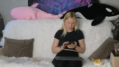 LanaviSmith online show from 11.19.25