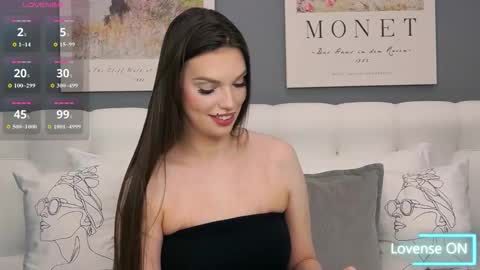 Snapshot of laneah chatting on 11.13.25 Laneah online show from 11.13.25