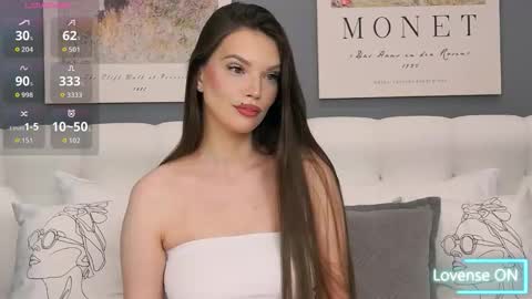 Snapshot of laneah chatting on 11.19.25 Laneah online show from 11.19.25