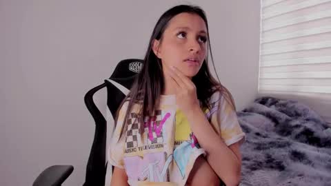 Snapshot of lanna_as chatting on 01.28.25 lanna_as online show from 01.28.25