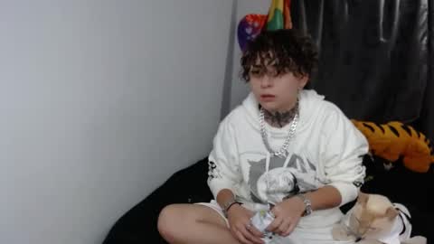 Snapshot of lannie_gonzales chatting on 01.01.25 LANNIE   online show from 01.01.25