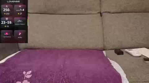 lapetitefrenchie83 online show from 11.20.25