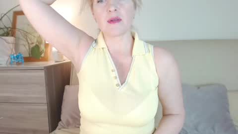 Snapshot of lara_fisher chatting on 02.25.25 lara_fisher online show from 02.25.25