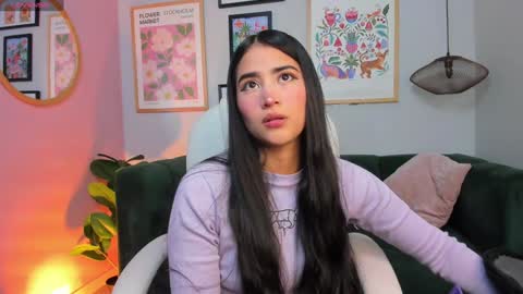 Snapshot of lara_madisson chatting on 12.19.24 Lara Madisson online show from 12.19.24