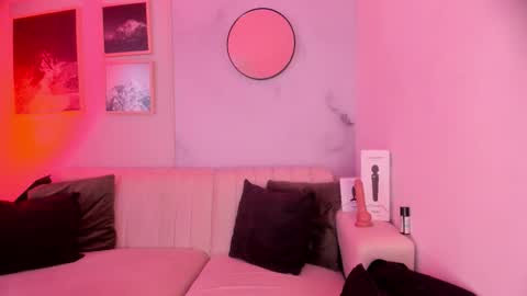 Snapshot of lara_madisson chatting on 10.30.25 Lara Madisson online show from 10.30.25