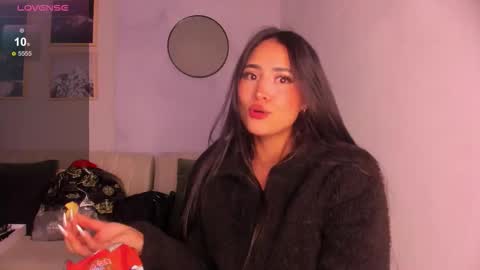 Snapshot of lara_madisson chatting on 11.17.25 Lara Madisson online show from 11.17.25