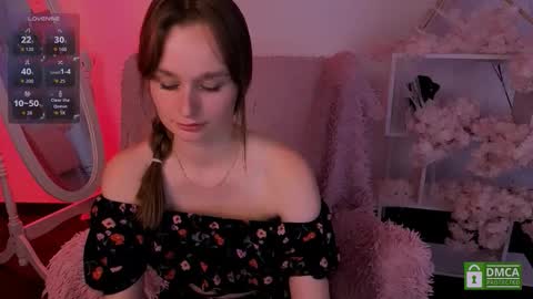 Snapshot of lara_vest chatting on 09.15.25 Lara online show from 09.15.25