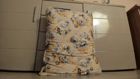 Lara online show from 12.18.24