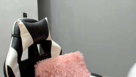 Snapshot of laracat18 chatting on 07.19.26 Lara online show from 07.19.26
