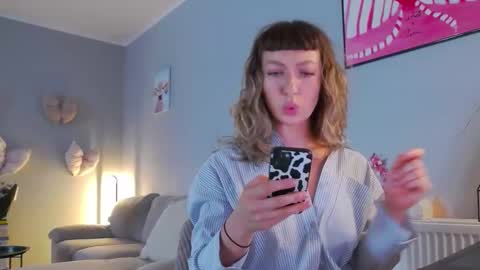 Snapshot of larakanes chatting on 09.29.25 LaraKanes online show from 09.29.25