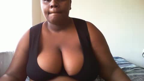 laralovex online show from 12.15.24