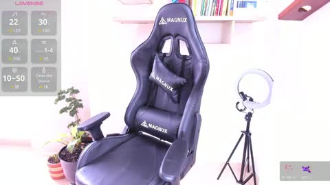 lararoberts_ online show from 01.17.25