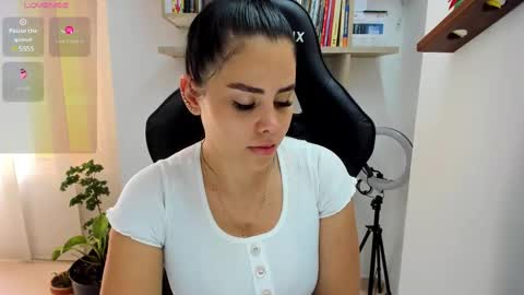 lararoberts_ online show from 01.20.25