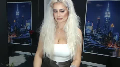 laras_moans online show from 03.12.25