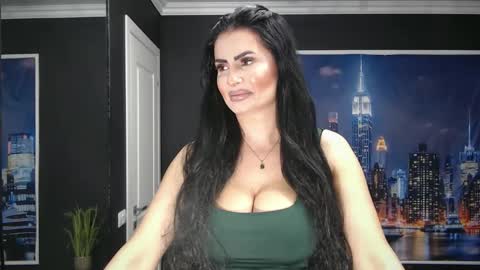 Snapshot of laras_moans chatting on 06.10.26 laras_moans online show from 06.10.26