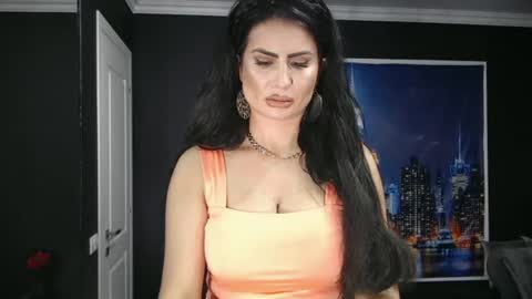 Snapshot of laras_moans chatting on 06.15.26 laras_moans online show from 06.15.26