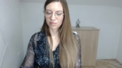 larawinters online show from 02.09.25