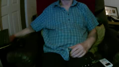 Snapshot of larbie chatting on 12.21.25 Larbie online show from 12.21.25