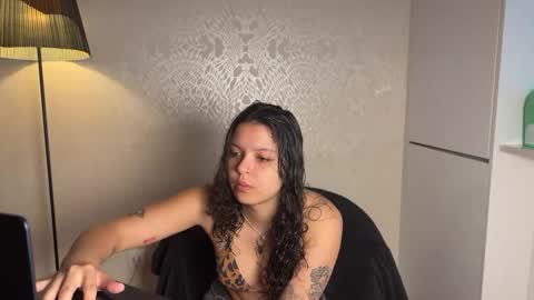 Snapshot of larirossi chatting on 05.18.26 Rossi angel online show from 05.18.26