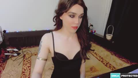 Snapshot of larisa_dolbimaya chatting on 10.24.25 Larisa Lavriki online show from 10.24.25