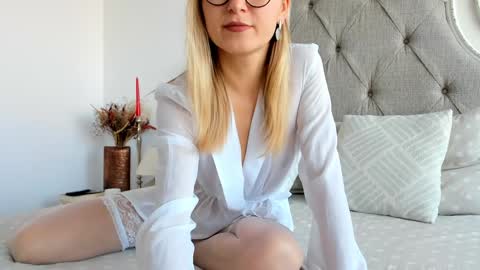 Snapshot of larissa4 chatting on 01.27.25 Larissa online show from 01.27.25