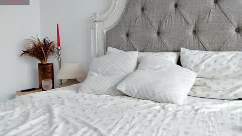 Snapshot of larissa4 chatting on 11.08.25 Larissa online show from 11.08.25