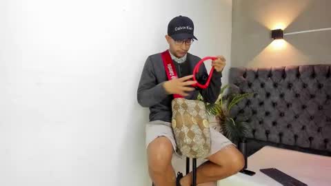 Snapshot of larry_vito chatting on 01.16.26 LARRY online show from 01.16.26