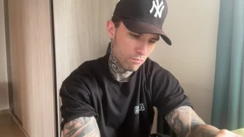 Snapshot of larsskeet chatting on 06.25.26 larsskeet online show from 06.25.26