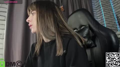 Snapshot of lasly_moon chatting on 12.22.25 lasly_moon online show from 12.22.25