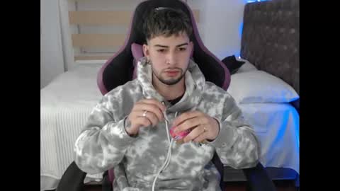 Snapshot of latam_ chatting on 01.31.25 YOUR BABY online show from 01.31.25