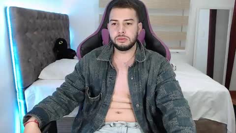 Snapshot of latam_ chatting on 03.04.25 YOUR BABY online show from 03.04.25