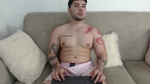 Snapshot of latam_ chatting on 01.11.26 YOUR BABY online show from 01.11.26