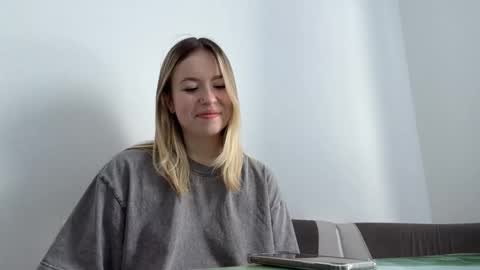 Snapshot of latanyapawell chatting on 02.09.26 Luna online show from 02.09.26