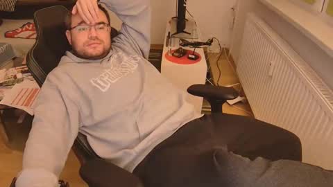 Snapshot of latexboy893 chatting on 12.17.25 latexboy893 online show from 12.17.25