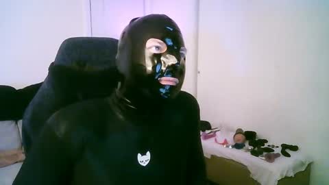 Snapshot of latexminheadroom chatting on 04.17.26 latexminheadroom online show from 04.17.26