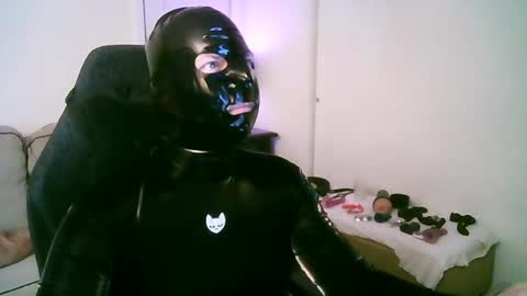 Snapshot of latexminheadroom chatting on 05.09.26 latexminheadroom online show from 05.09.26