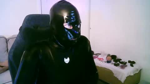 Snapshot of latexminheadroom chatting on 05.15.26 latexminheadroom online show from 05.15.26