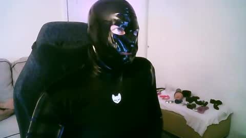 Snapshot of latexminheadroom chatting on 05.15.26 latexminheadroom online show from 05.15.26