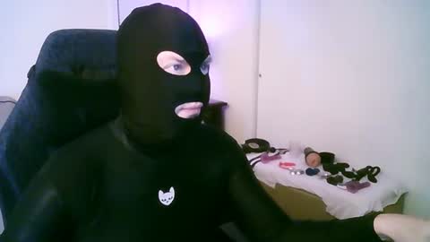 Snapshot of latexminheadroom chatting on 06.24.26 latexminheadroom online show from 06.24.26
