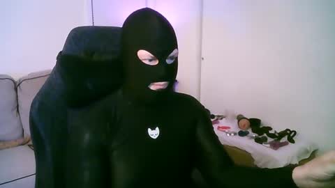 Snapshot of latexminheadroom chatting on 06.25.26 latexminheadroom online show from 06.25.26